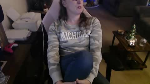 Snapshot of kait331 chatting on 12.16.25 Camprincess331 online show from 12.16.25