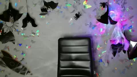 Snapshot of kaitlin_kk chatting on 10.11.25 Kaitlin online show from 10.11.25