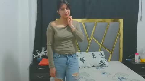 Snapshot of kamgomezxox chatting on 03.05.25 kamgomezxox online show from 03.05.25