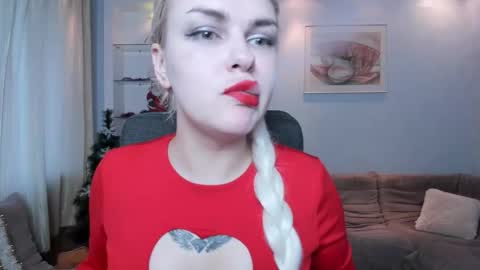 Snapshot of kamilagame chatting on 12.16.25 Camila online show from 12.16.25