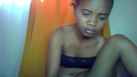 Snapshot of kamillah69 chatting on 11.10.25 kamillah69 online show from 11.10.25