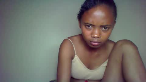 Snapshot of kamillah69 chatting on 11.10.25 kamillah69 online show from 11.10.25