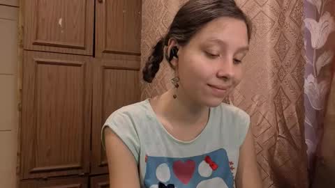 Mari  Simmons online show from 11.04.25