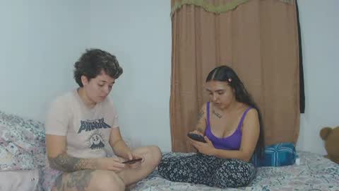 Snapshot of kammy_cami chatting on 06.11.26 kammy y camila online show from 06.11.26