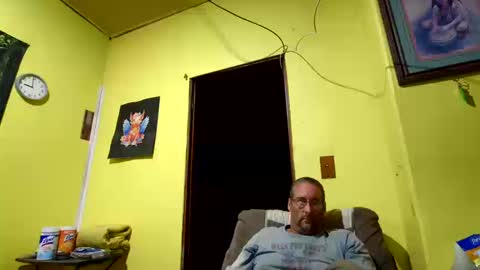 Snapshot of kansasfarmer1 chatting on 10.10.25 kansasfarmer1 online show from 10.10.25