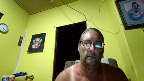 Snapshot of kansasfarmer1 chatting on 10.15.25 kansasfarmer1 online show from 10.15.25