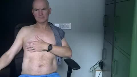 Snapshot of kapitein_rob chatting on 10.16.25 Robbie online show from 10.16.25