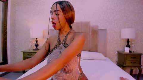 Snapshot of karennewman chatting on 12.16.25 KarenNewman online show from 12.16.25