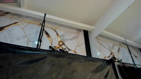 KarinaSimonz online show from 12.19.25