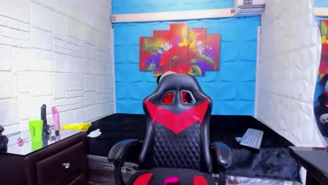 karinatompson online show from 12.04.25