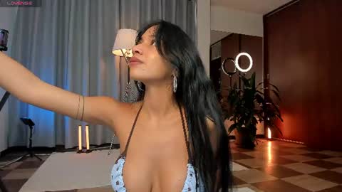 Snapshot of karinnixx chatting on 06.25.26 Karin online show from 06.25.26
