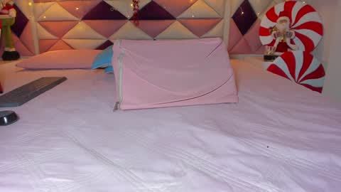 karolina  online show from 12.28.24