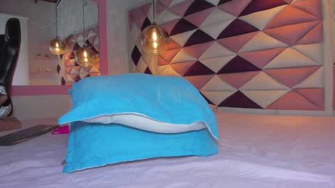 karolina  online show from 01.11.25