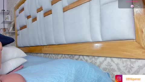 karolina  online show from 10.10.25