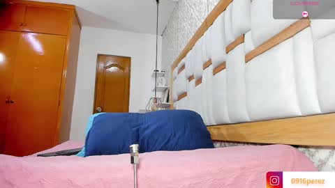 karolina  online show from 11.08.25