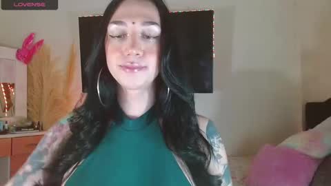 Snapshot of karla_zambrano chatting on 01.24.25 karla online show from 01.24.25