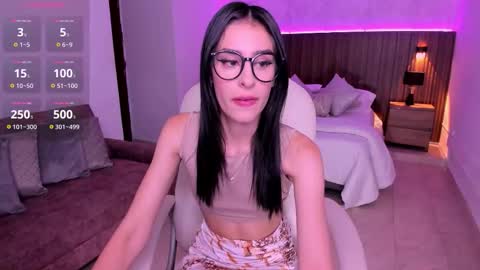 Snapshot of karlaa_james chatting on 09.10.25 Karlaa  online show from 09.10.25