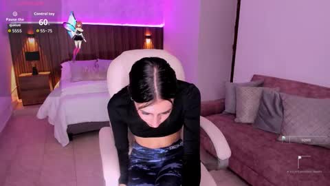 Snapshot of karlaa_james chatting on 10.06.25 Karlaa  online show from 10.06.25