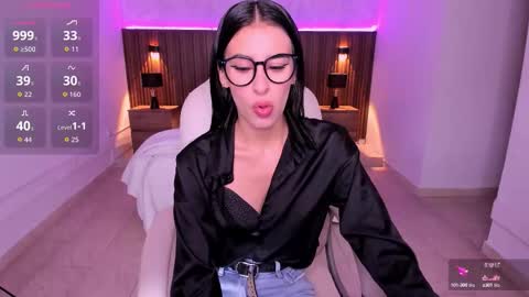 Snapshot of karlaa_james chatting on 10.11.25 Karlaa  online show from 10.11.25