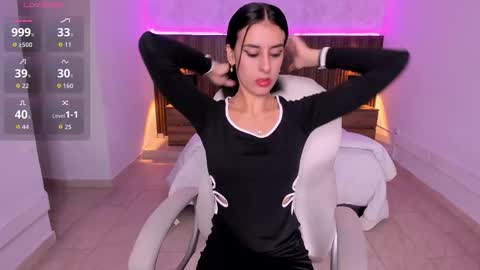 Snapshot of karlaa_james chatting on 10.27.25 Karlaa  online show from 10.27.25