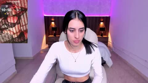 Snapshot of karlaa_james chatting on 11.18.25 Karlaa online show from 11.18.25