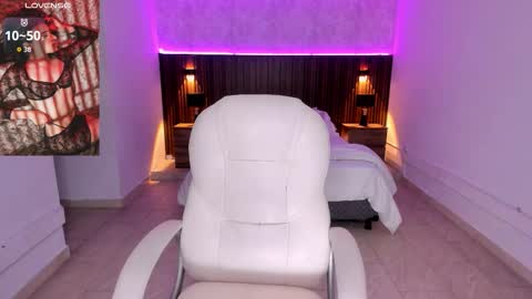 Snapshot of karlaa_james chatting on 11.24.25 Karlaa online show from 11.24.25