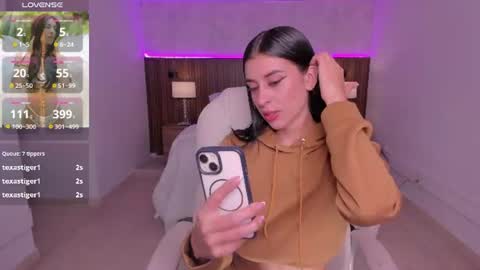 Snapshot of karlaa_james chatting on 06.11.26 Karlaa online show from 06.11.26