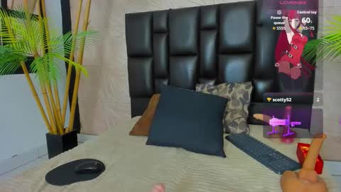 Snapshot of karlarusso chatting on 09.30.25 karlarusso online show from 09.30.25