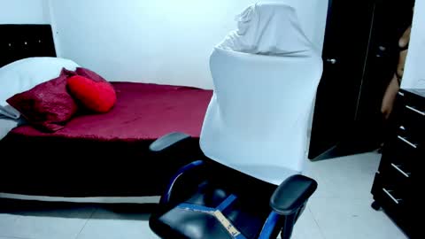 Snapshot of karly_shiine_ chatting on 04.28.26 karly. online show from 04.28.26