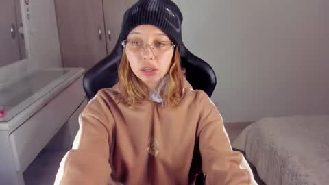 Snapshot of karodu chatting on 12.14.25 Karo online show from 12.14.25