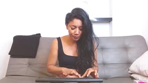 Snapshot of karol_ebony chatting on 02.15.25 karolina online show from 02.15.25