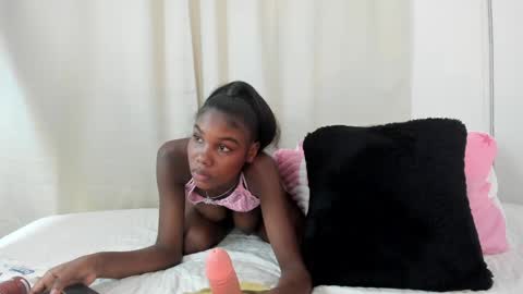 Snapshot of karol_w10 chatting on 02.26.25 karol_w10 online show from 02.26.25