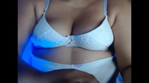 karolbb21 online show from 12.14.25