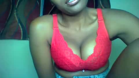 Snapshot of karoliee chatting on 06.06.26 karoliee online show from 06.06.26