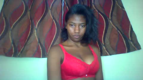 Snapshot of karoliee chatting on 06.14.26 karoliee online show from 06.14.26
