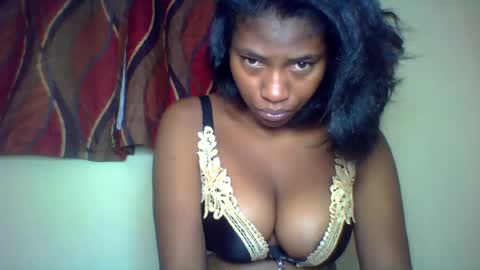 Snapshot of karoliee chatting on 06.16.26 karoliee online show from 06.16.26