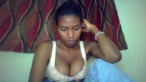 Snapshot of karoliee chatting on 07.05.26 karoliee online show from 07.05.26