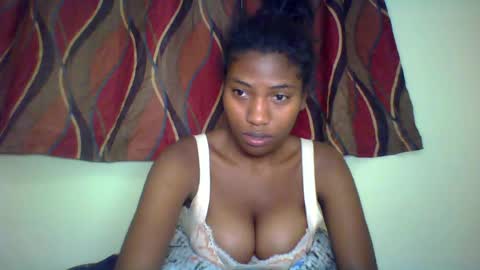 Snapshot of karoliee chatting on 07.06.26 karoliee online show from 07.06.26