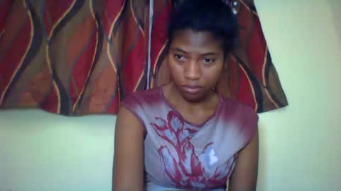 Snapshot of karoliee chatting on 07.16.26 karoliee online show from 07.16.26