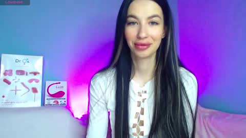 Snapshot of karolina_hottie_ chatting on 12.08.24 Kira online show from 12.08.24