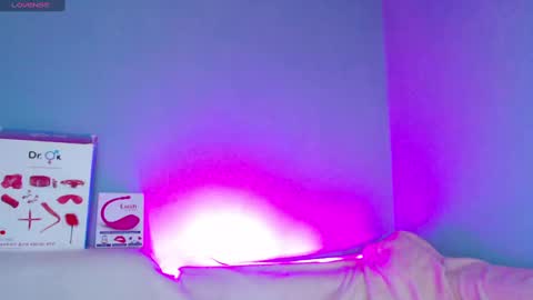 Snapshot of karolina_hottie_ chatting on 12.08.24 Kira online show from 12.08.24