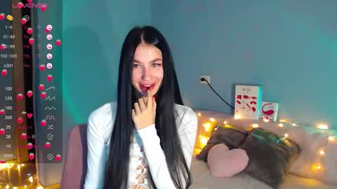 Snapshot of karolina_hottie_ chatting on 09.11.25 Kira online show from 09.11.25