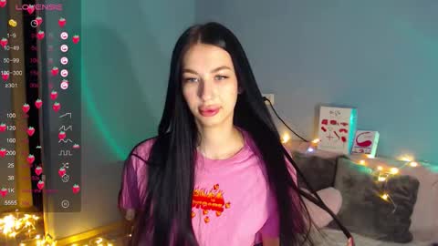 Snapshot of karolina_hottie_ chatting on 09.23.25 Kira online show from 09.23.25