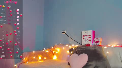 Snapshot of karolina_hottie_ chatting on 10.10.25 Kira online show from 10.10.25