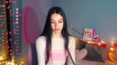 Snapshot of karolina_hottie_ chatting on 10.18.25 Kira online show from 10.18.25