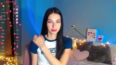 Snapshot of karolina_hottie_ chatting on 10.20.25 Kira online show from 10.20.25