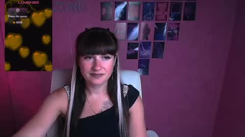 Snapshot of karolina_mia chatting on 06.28.26 Caroline online show from 06.28.26