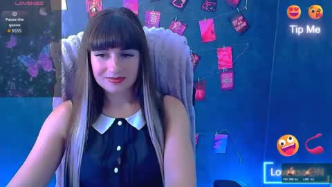 Snapshot of karolina_mia chatting on 07.30.26 Caroline online show from 07.30.26