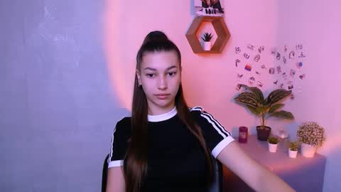 Snapshot of karolinamex_ chatting on 09.30.25 Karolina online show from 09.30.25