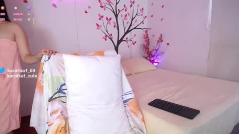 Karolina 3 online show from 09.21.25